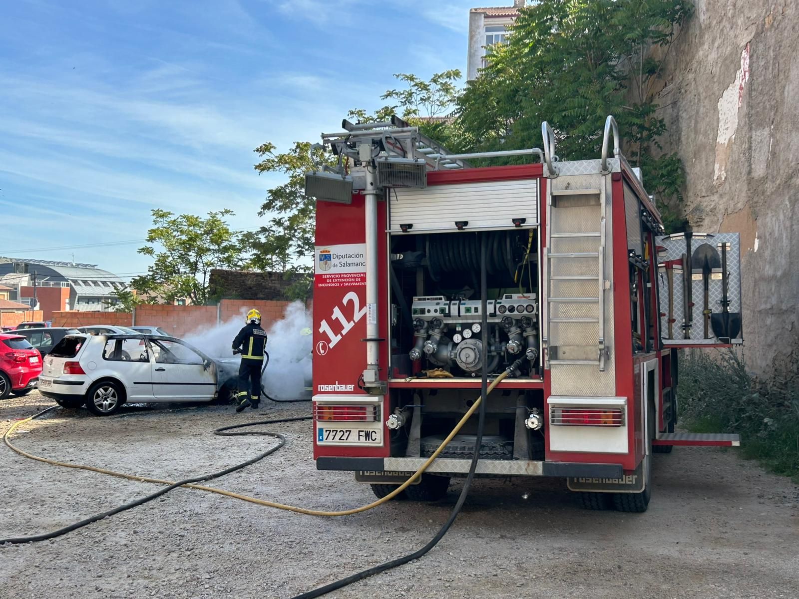 Incendio de un coche en Alba de Tormes