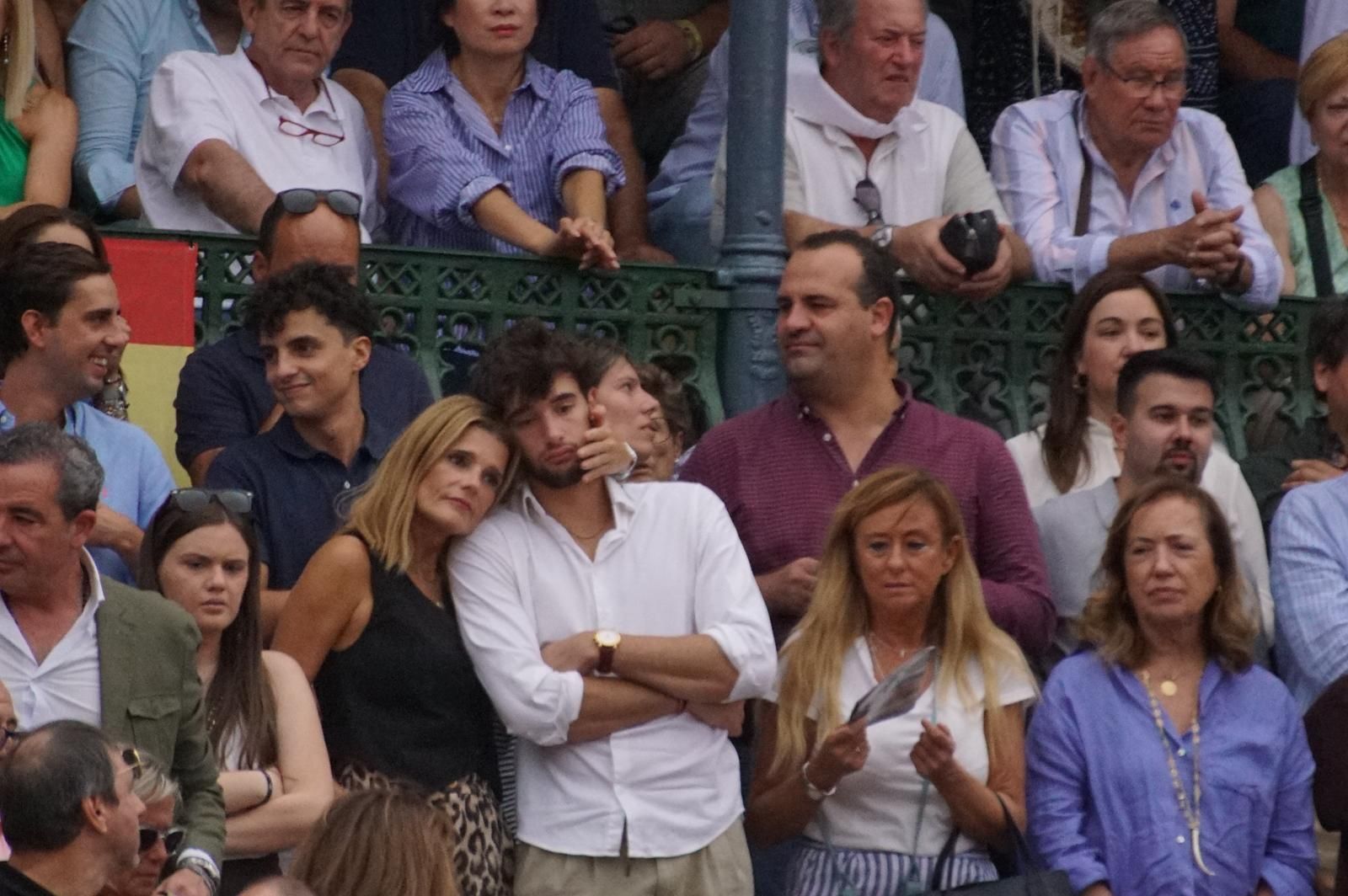 Gran ambiente en La Glorieta para la tarde de toros de Morante de la Puebla, Ismael Martín y Marco Pérez