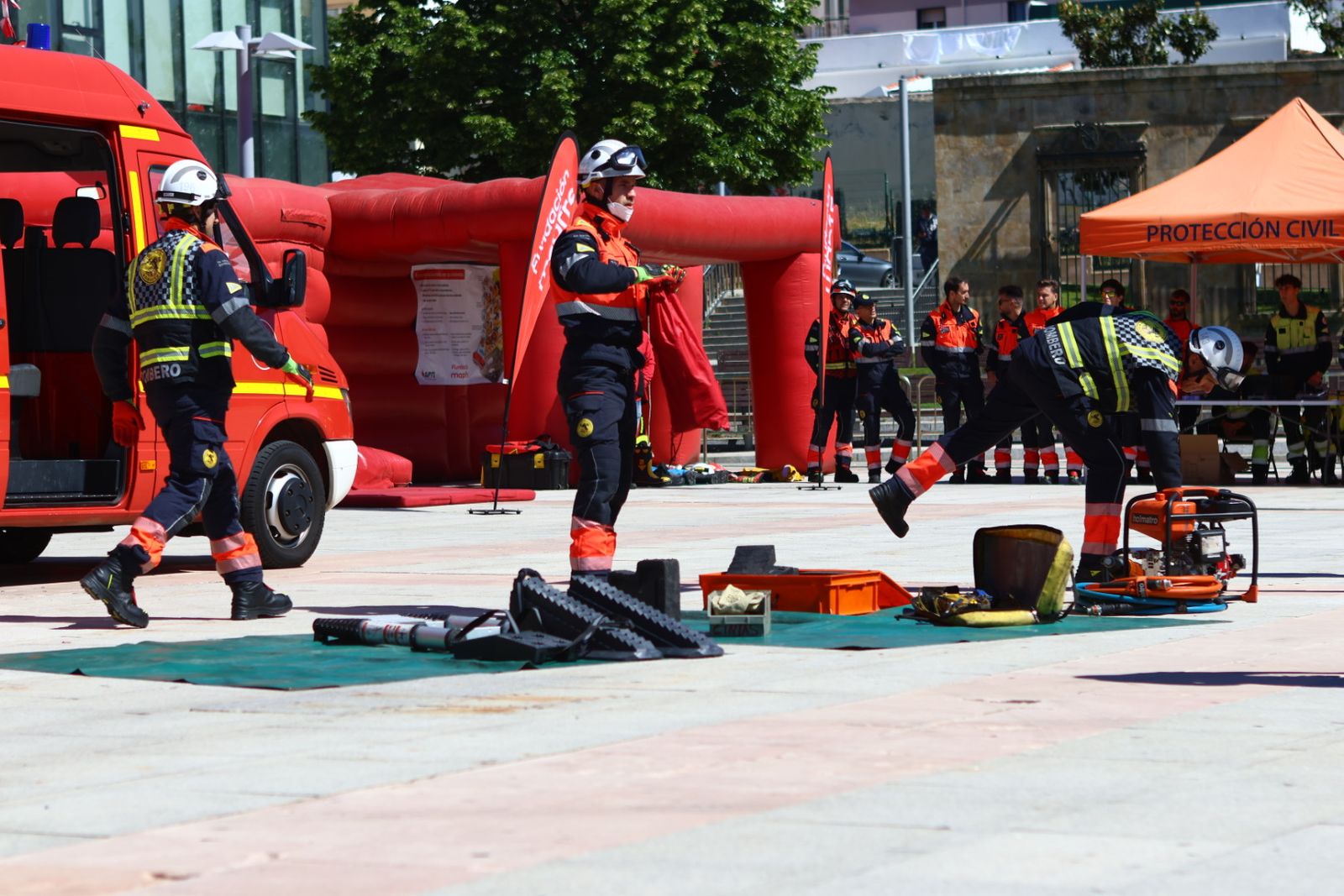 Simulacro de accidente de tráfico en la Plaza de La Concordia