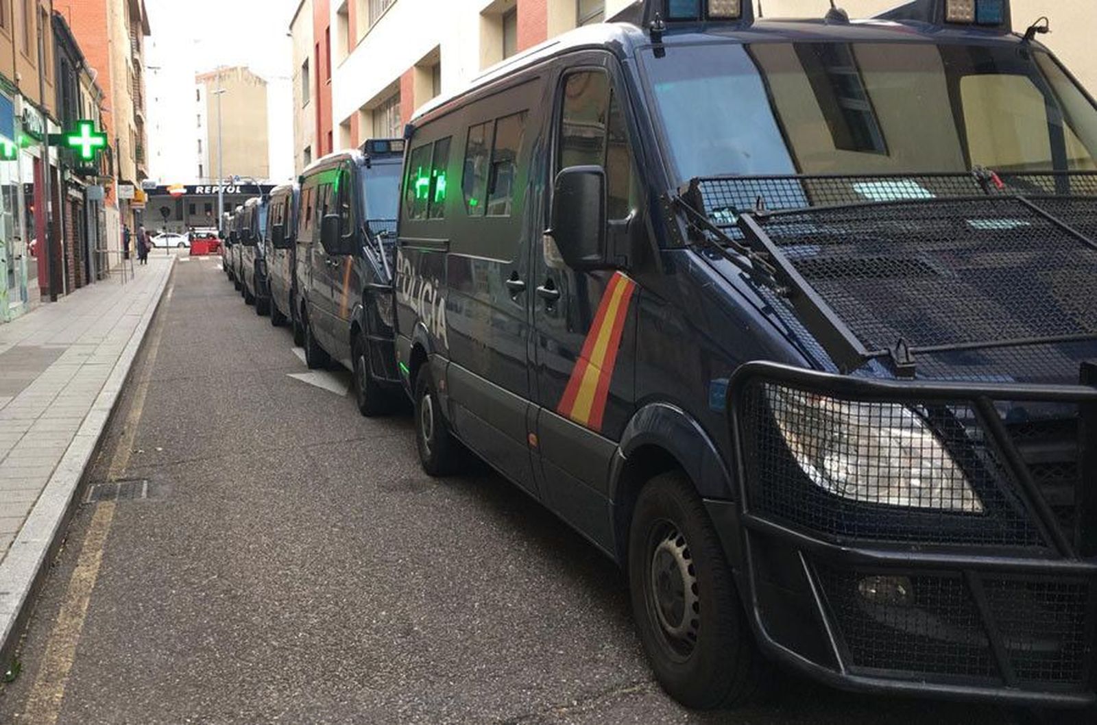 Policia unidad intervencion zamora agentes furgonetas