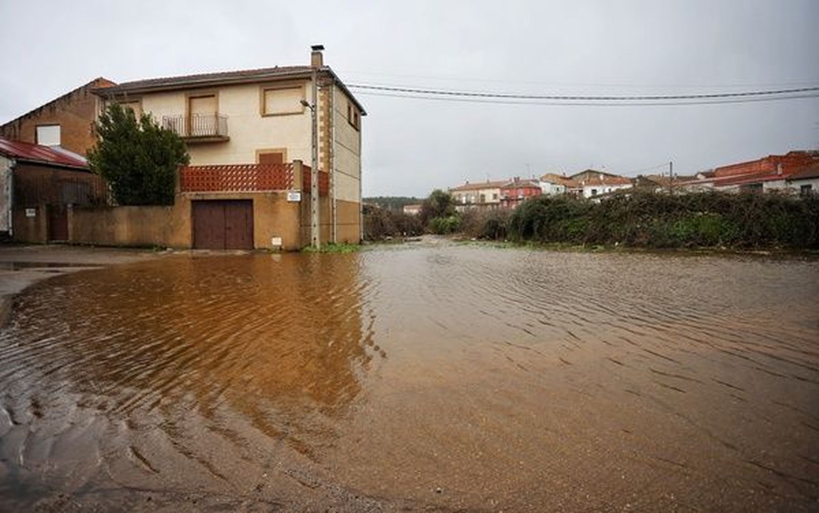 Crecida del Río Mayas en Robleda durante otro temporal. Foto Vicente/ICAL