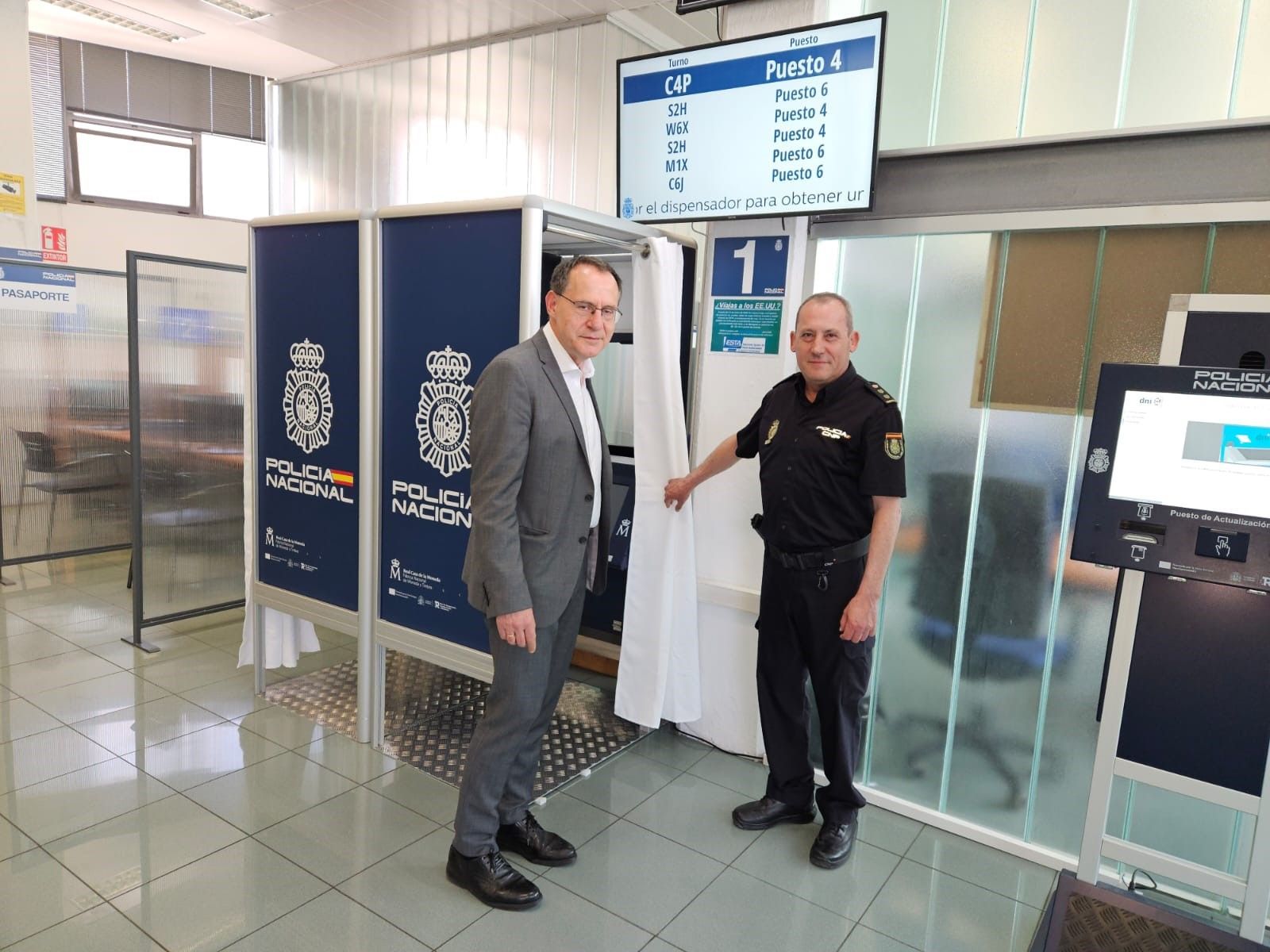 Zamora estrena los nuevos módulos de expedición múltiple del DNI Exprés