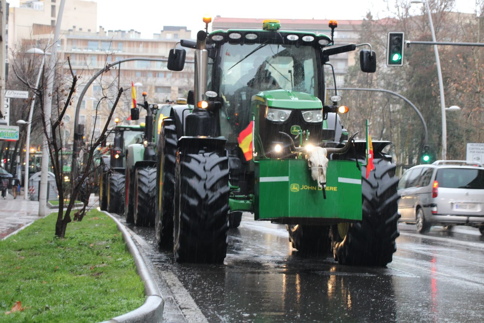 En imágenes la marcha con tractores y vehículos de campo en Salamanca en protesta contra Mercosur