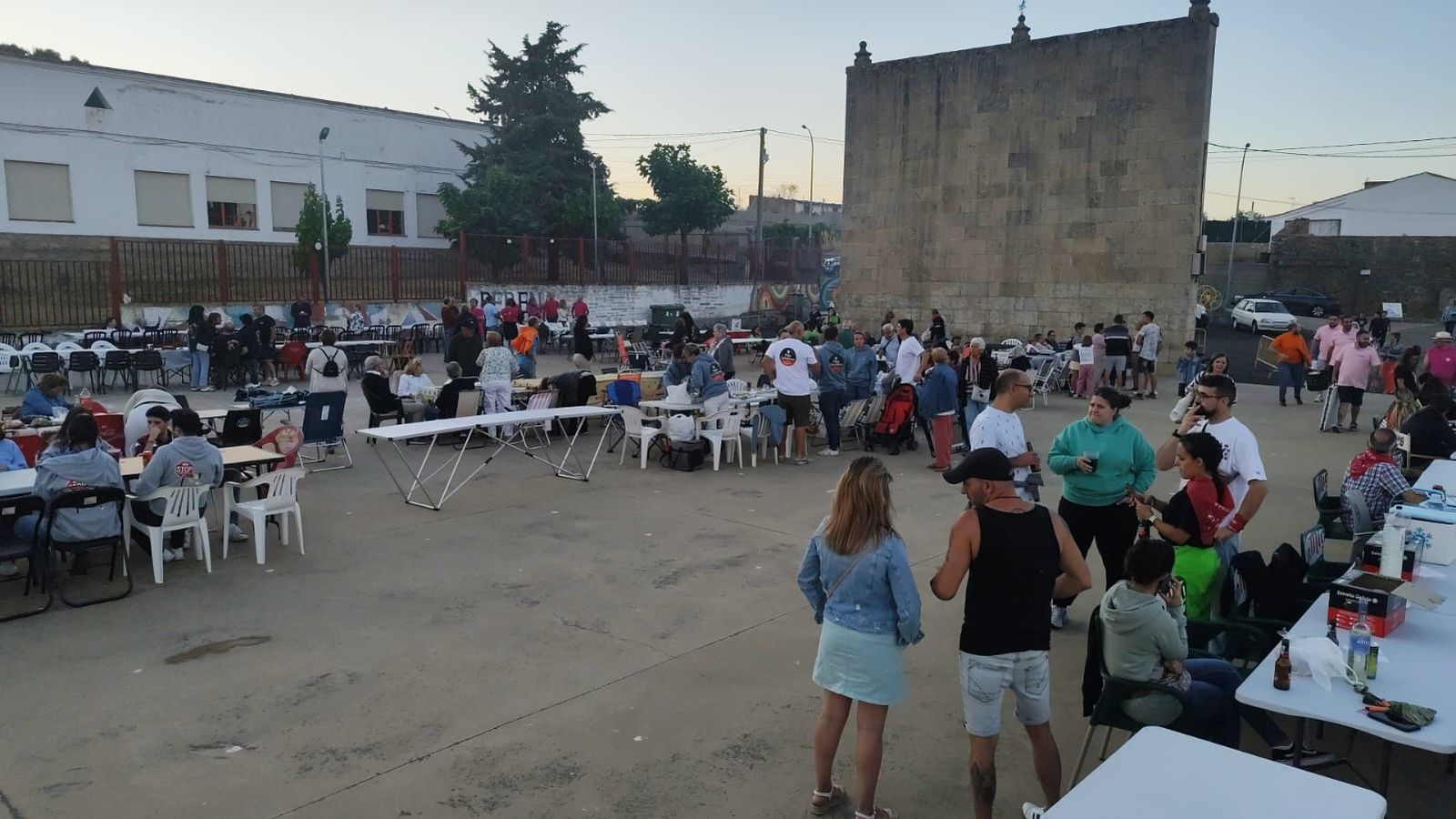 Los vecinos de Pereña de la Ribera se van de cena popular