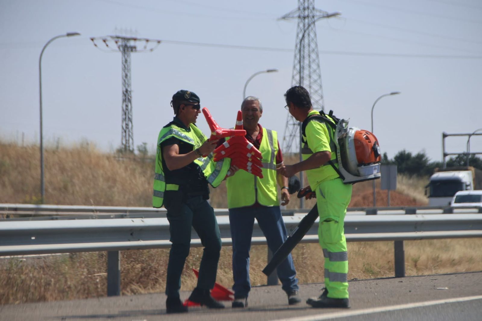 Accidente de tráfico entre un camión y un vehículo en la A-62 a la altura de Villares de la Reina