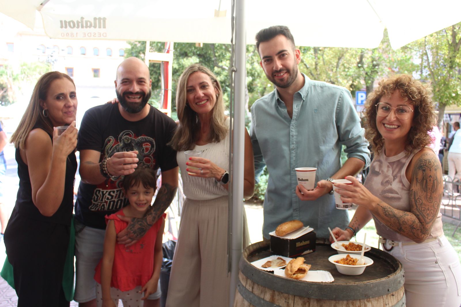 Ambiente en la Feria de Día en el mediodía de este domingo