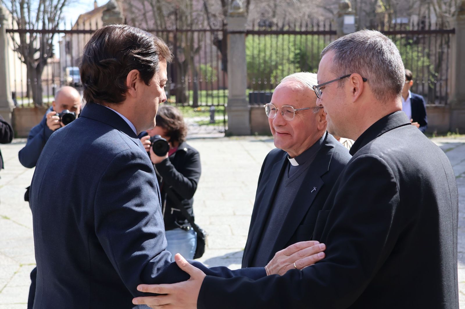 GALERÍA | La visita de Alfonso Fernández Mañueco a la Catedral de Zamora, en imágenes