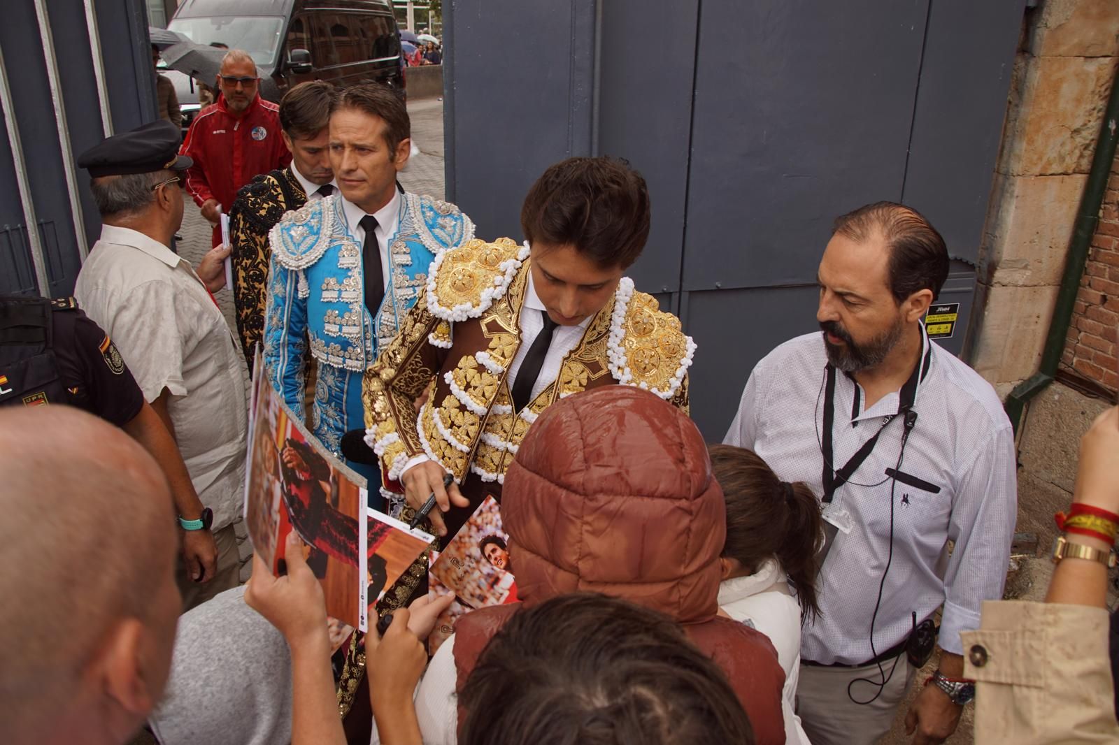 Ambiente en el patio de cuadrillas de La Glorieta para ver a Talavante, Roca Rey y Aguado, 20 de septiembre de 2024. Foto Juanes (1)