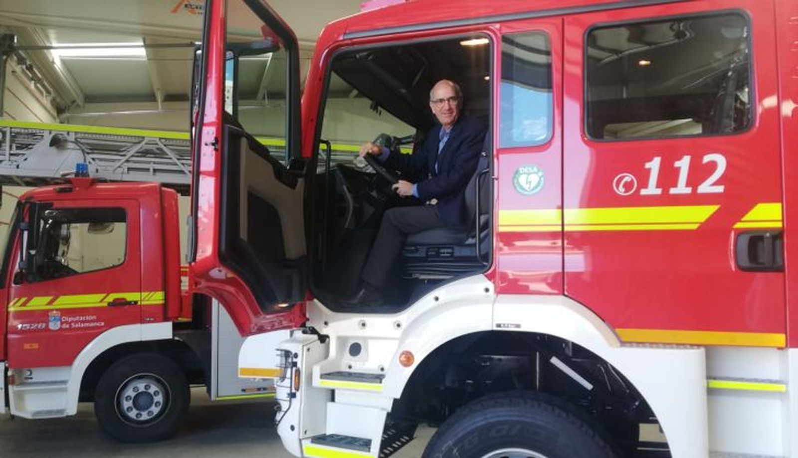 Diputación, presentación nuevo cambión de bomberos (1)