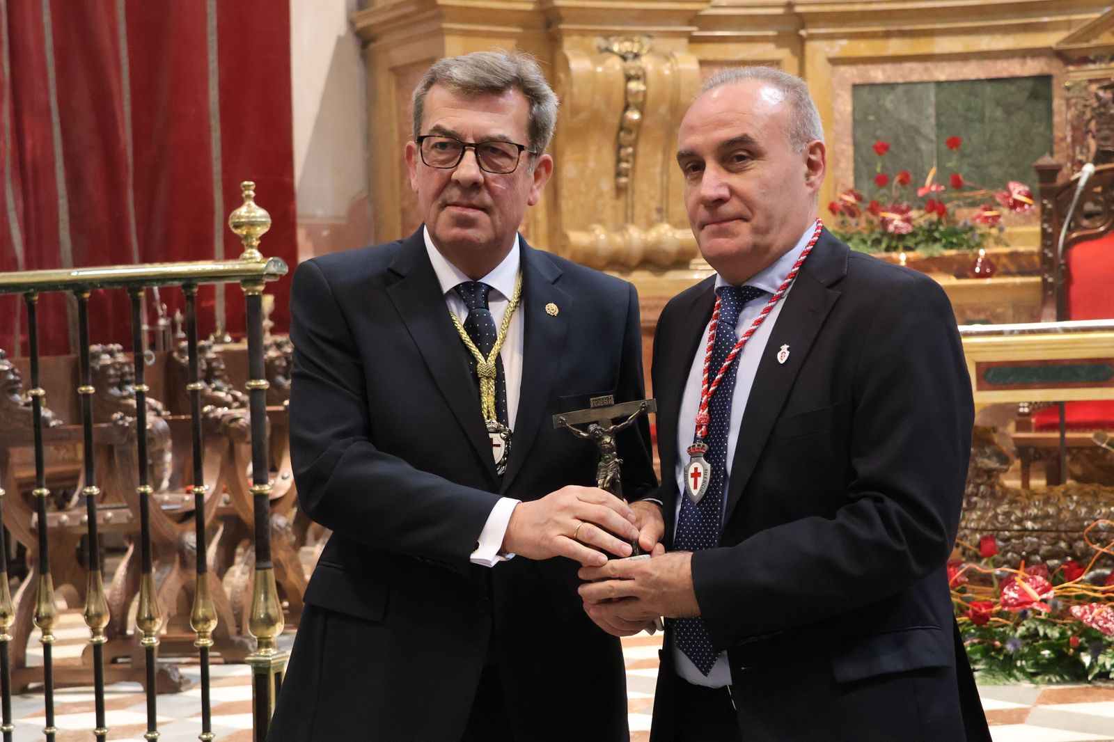 entrada-de-nuevos-hermanos-de-la-cofradia-del-silencio-8