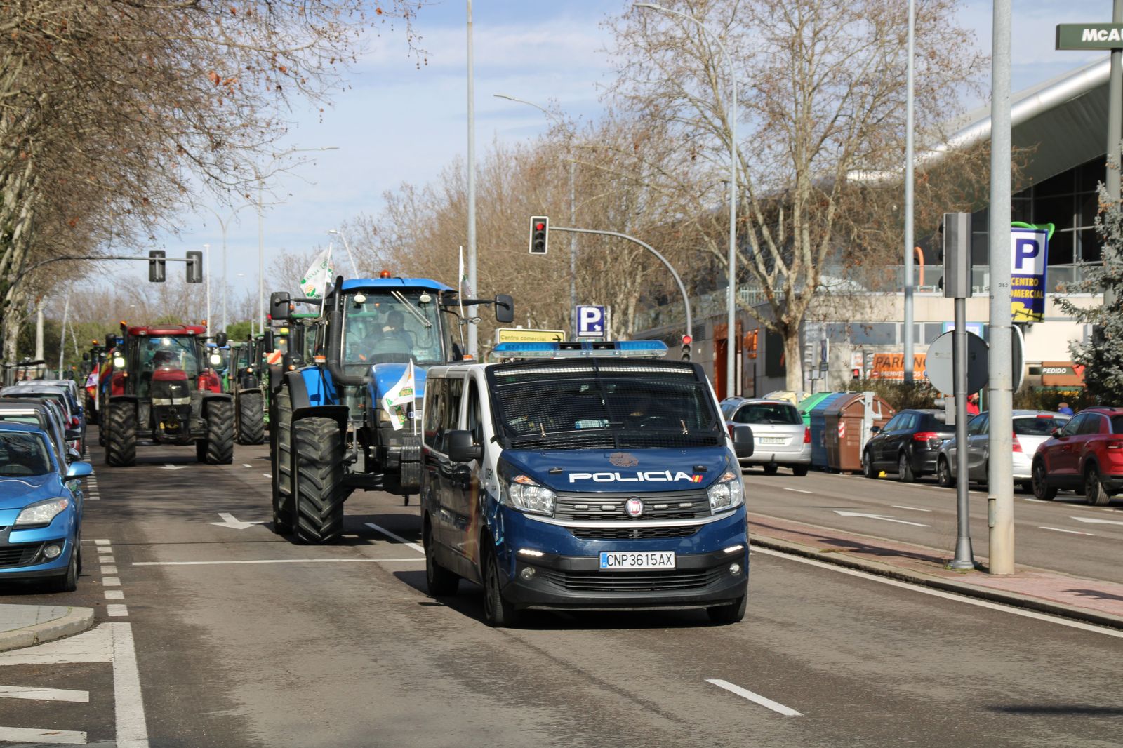 concentracion-profesionales-del-campo-en-el-carrefour-32