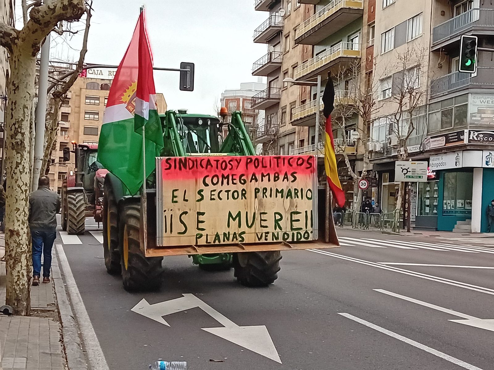 Tractorada por Avenida de Mirat. Foto: María M. Peña