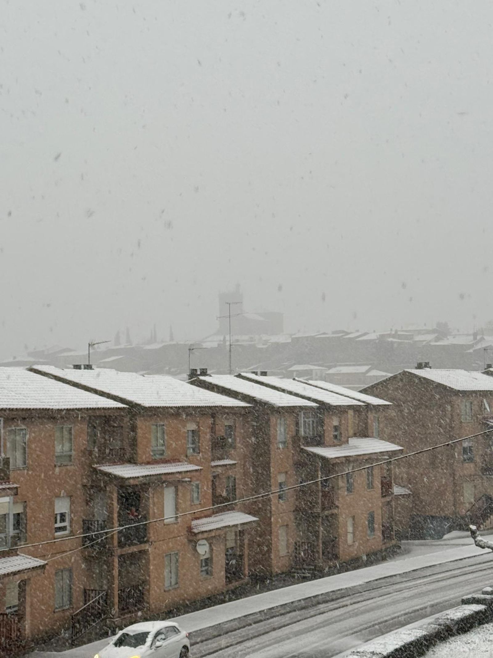 La nieve anega carreteras y tiñe de blanco Salamanca capital y provincia: imágenes de la nevada de este 28 de enero