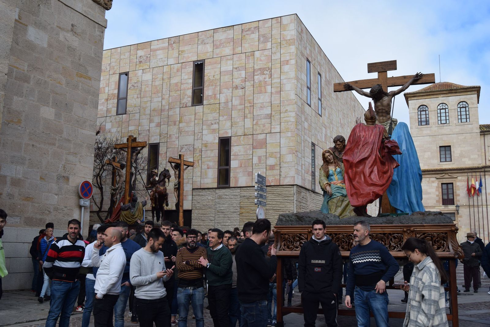 traslado-de-los-pasos-de-semana-santa-a-la-carpa-31