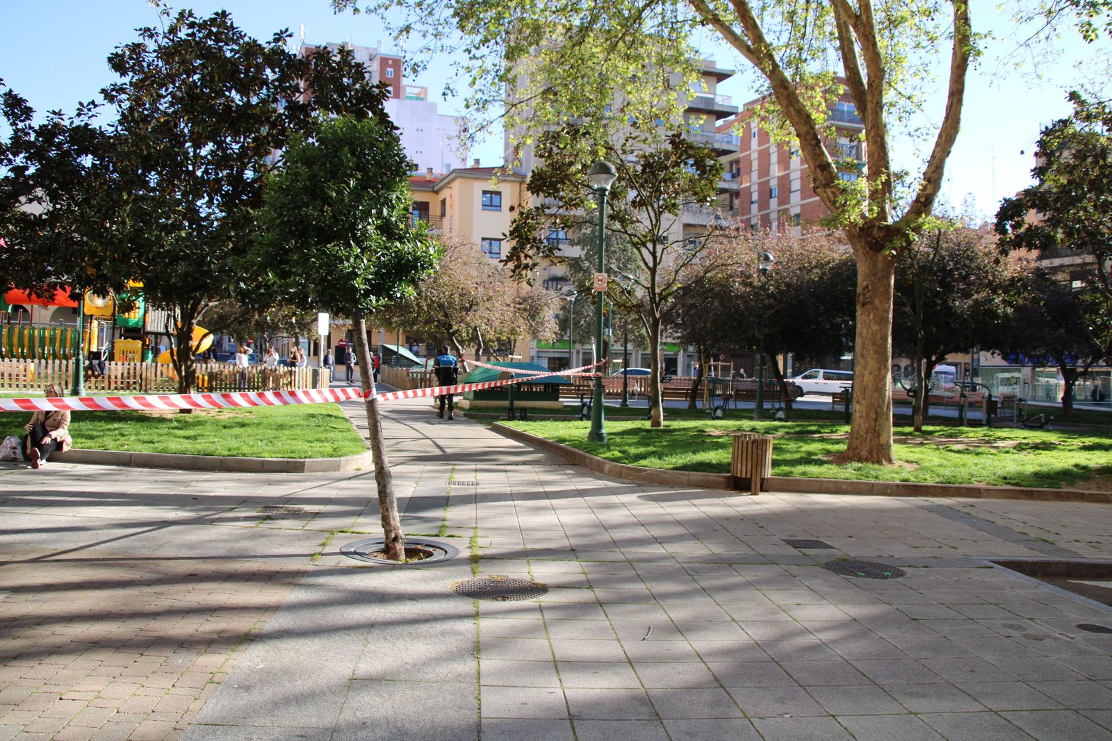 cortan-la-plaza-julian-sanchez-el-charro-al-doblarse-las-patas-de-un-andamio-de-grandes-dimensiones-9