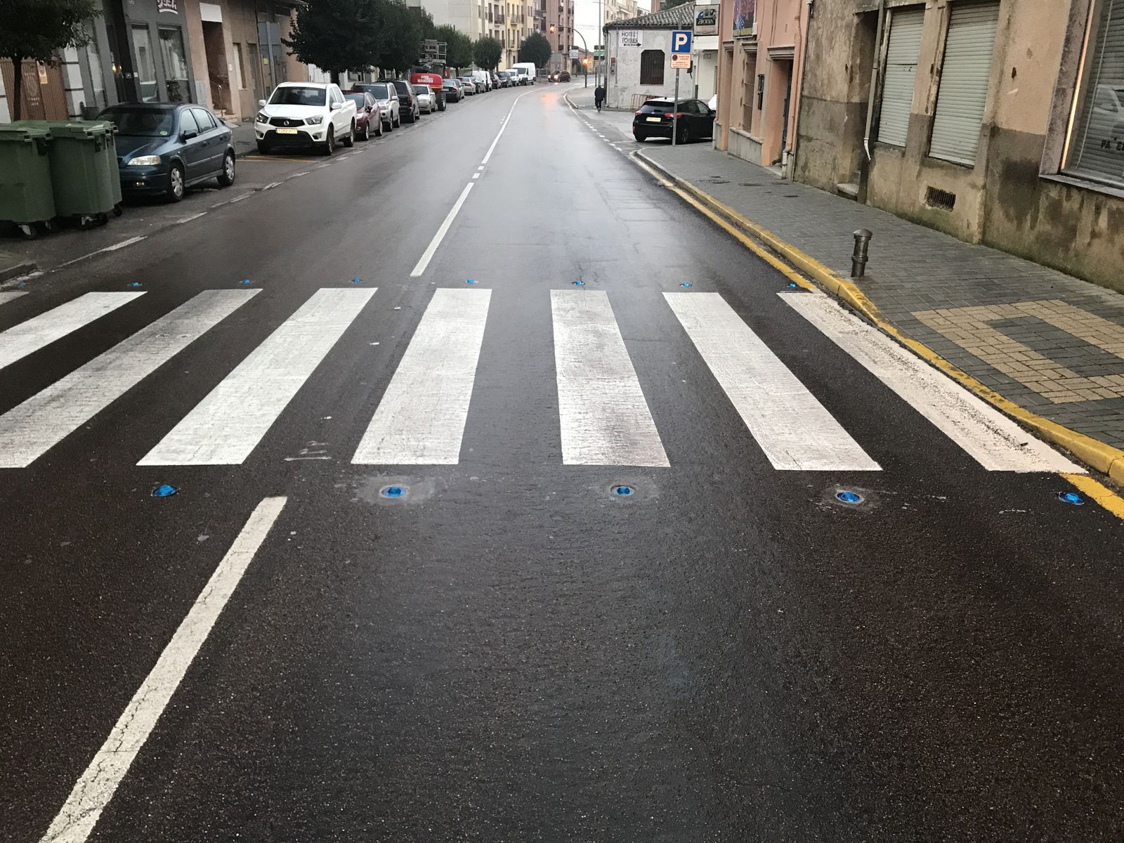 Luces instaladas en el paso de cebra de la calle Filiberto Villalobos