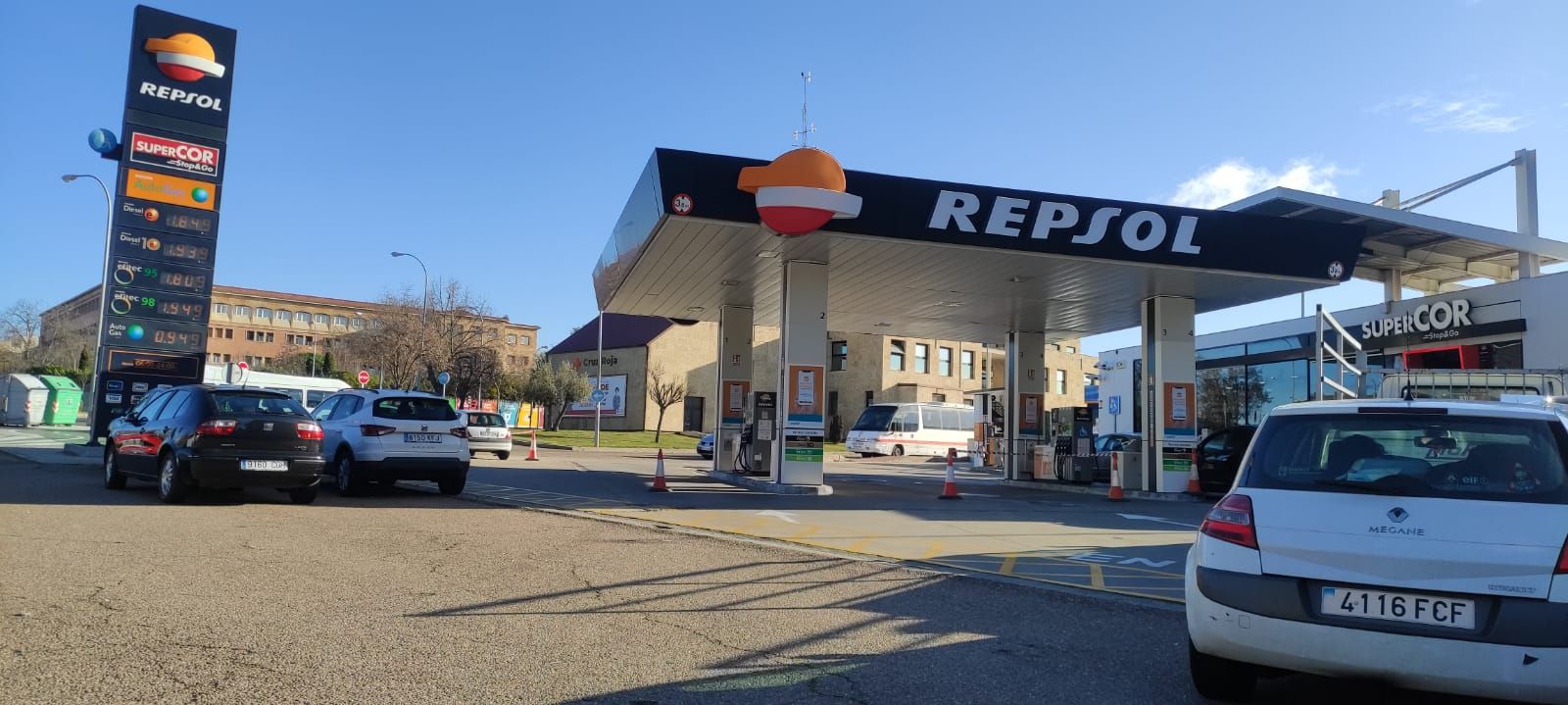 imagen de archivo, Gasolinera en Salamanca, repsol