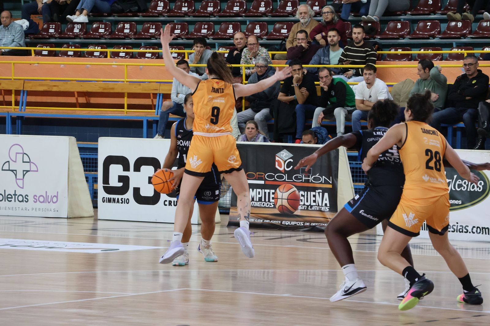 GALERÍA | Encuentro muy ajustado entre el Zamarat y el Domusa Teknik