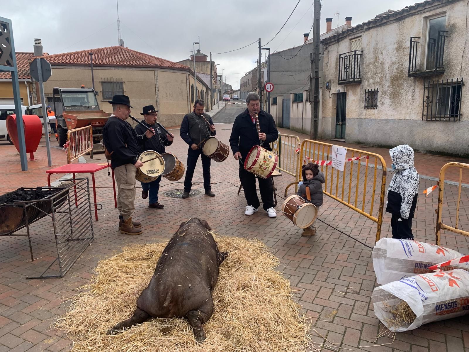 Doñinos revive las labores más artesanales de la provincia con la XVIII fiesta de la matanza
