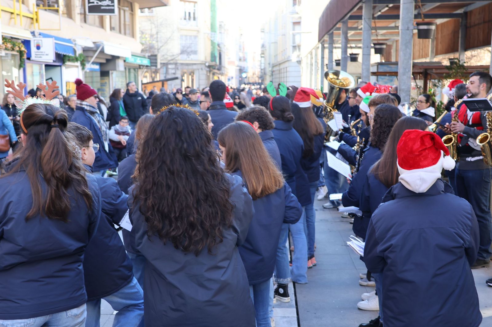 GALERÍA | Zamora vive un pasacalles repleto de espíritu navideño