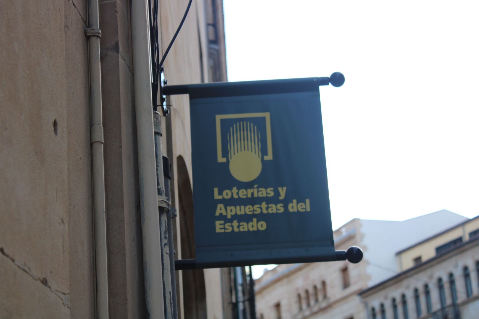 colas-en-la-plaza-del-liceo-para-comprar-la-loteria-10