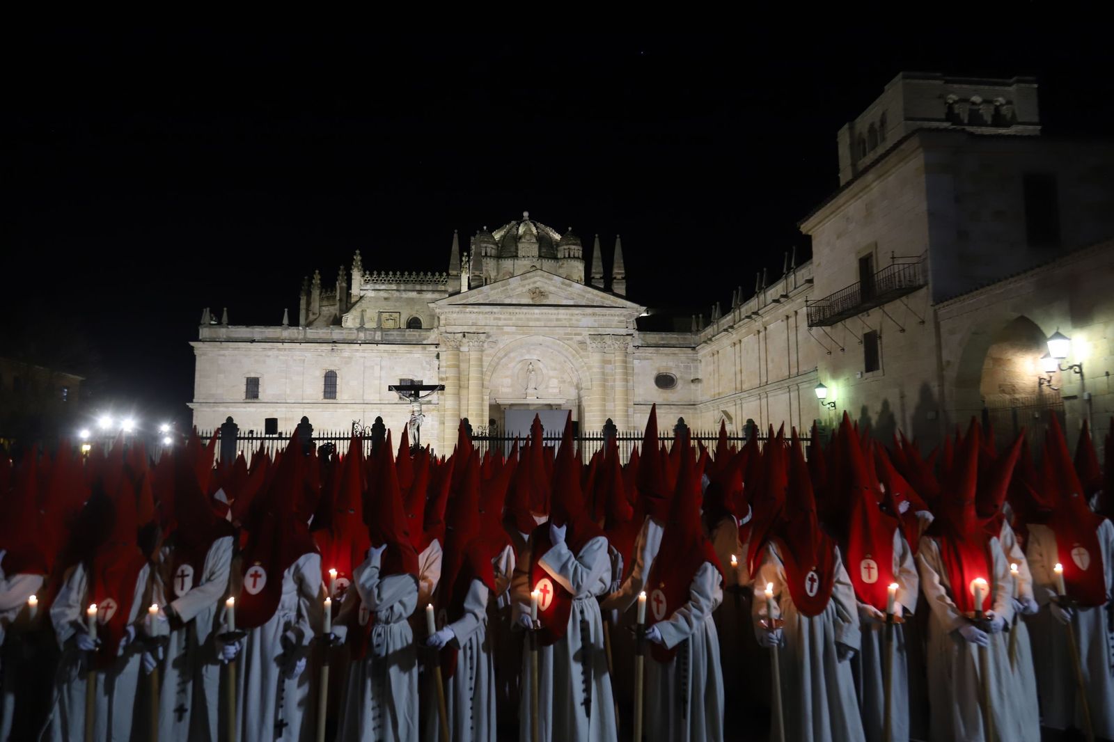 GALERÍA | Revive en imágenes la procesión del Silencio