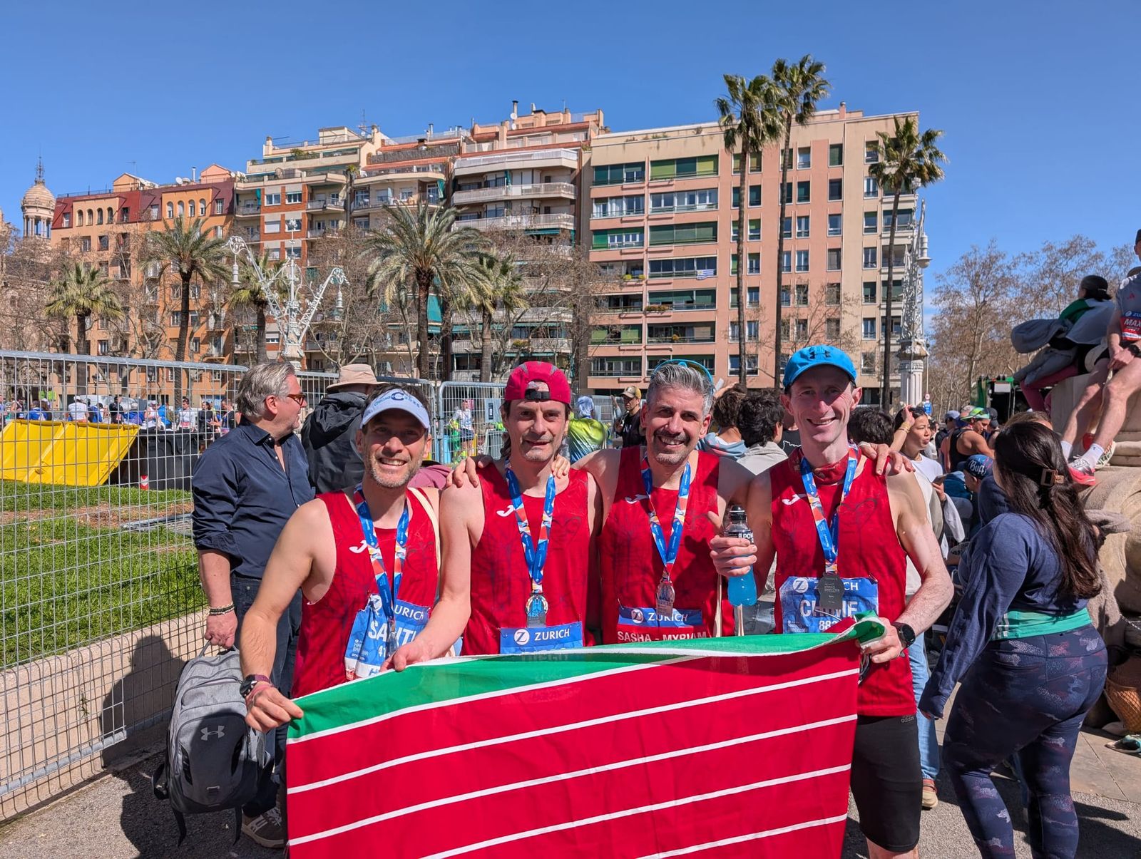 Los cuatro atletas zamoranos del Correcaminos del Duero en la maratón de Barcelona
