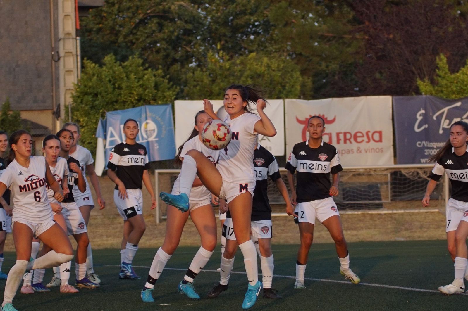 partido-amistoso-salamanca-futbol-femenino-y-milton-academy-foto-juanes-16