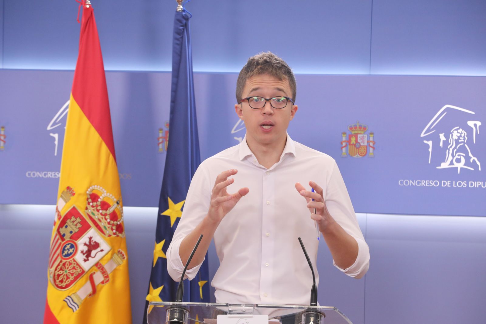 El líder de Más País, Íñigo Errejón, interviene durante la rueda de prensa posterior a la reunión de la Junta de Portavoces en el Congreso de los Diputados, en Madrid (España), a 27 de octubre