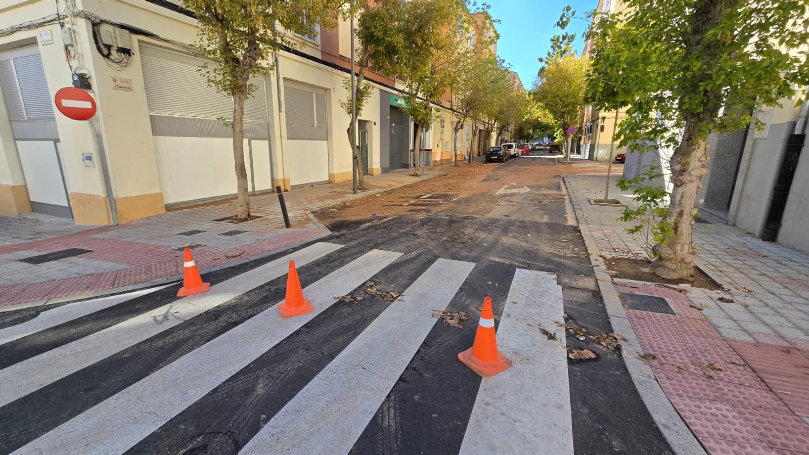Una tubería revienta entre las calles Plateros y Transportistas