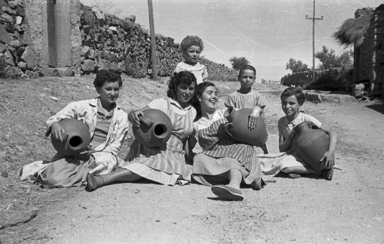 Mozas con cántaros. Villar de Ciervo.