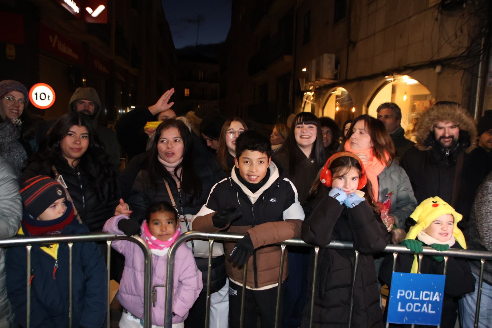 Niños y mayores viven con ansia el paso de la Cabalgata de Salamanca 2026