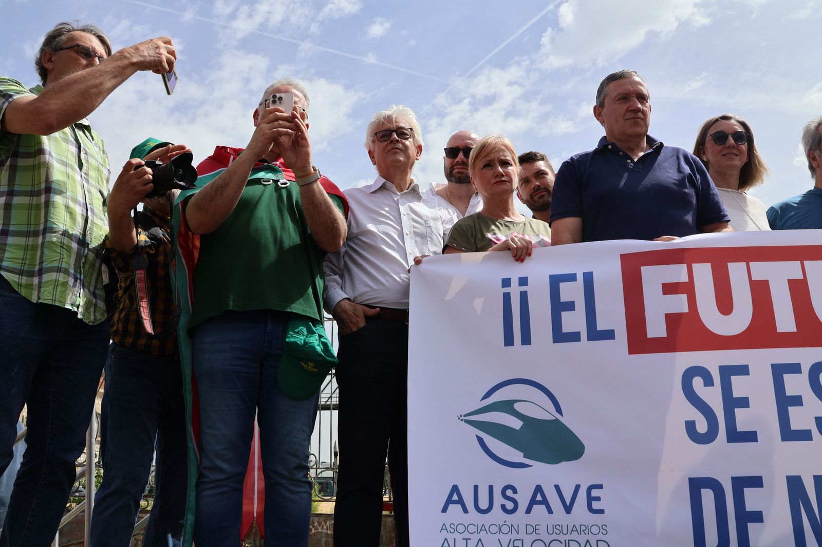 manifestacion-contra-la-perida-de-servicios-de-ave-53