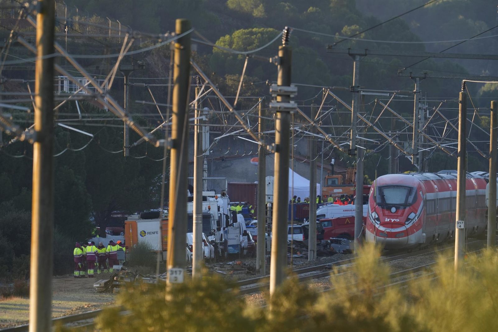 Zona del accidente ferroviario con los convoyes de trenes siniestrados donde continúan los trabajos de recuperación de los mismos- Joaquin Corchero