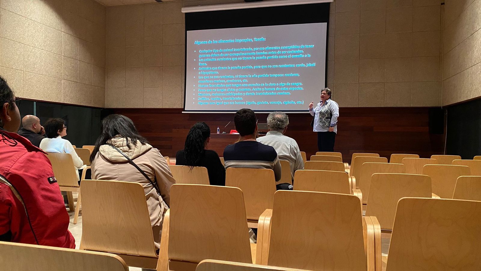 conferencia-sobre-la-importancia-del-cordero-en-las-religiones-5