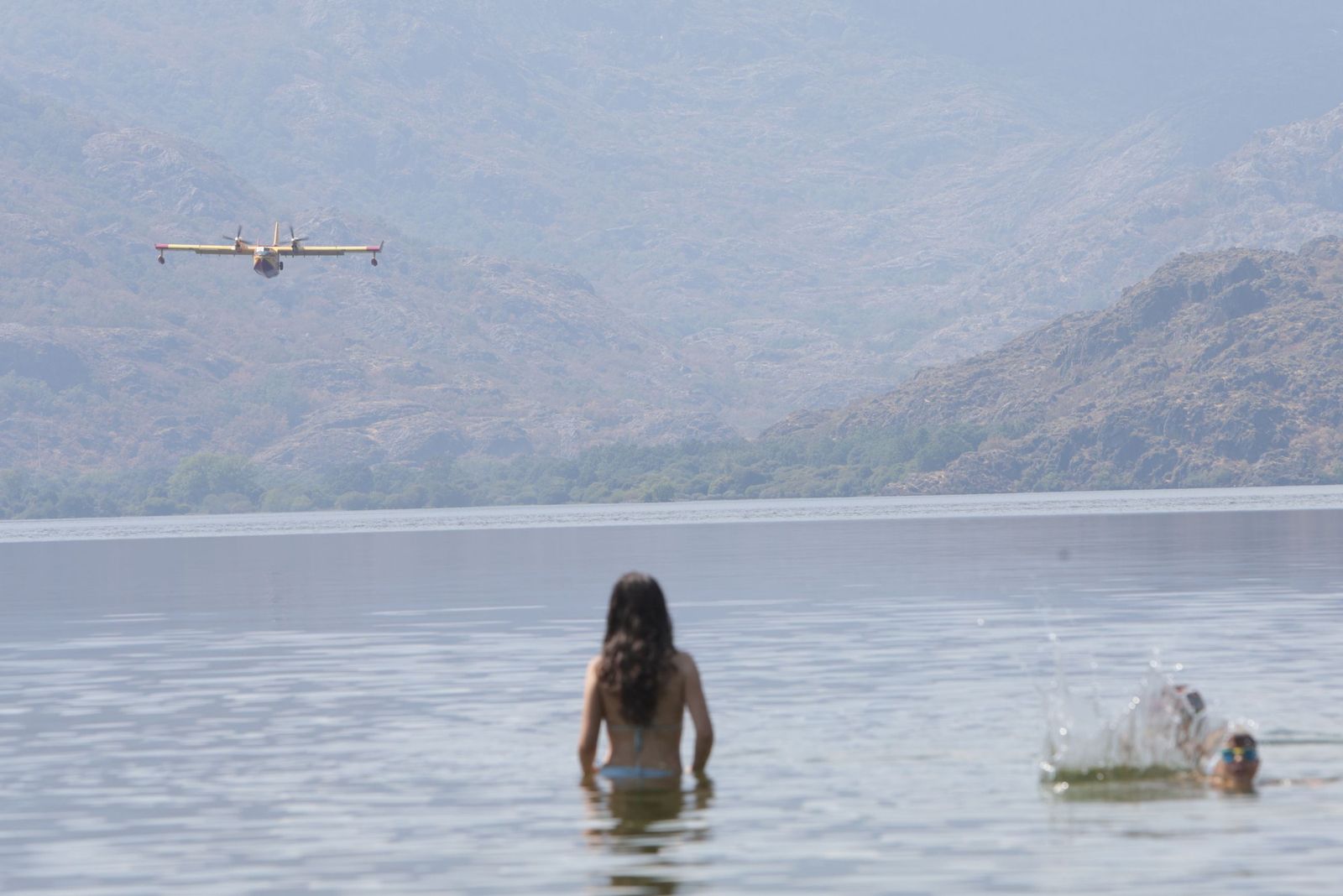 JL Leal / ICAL . Incendio en el parque natural del lago de Sanabria y Porto
