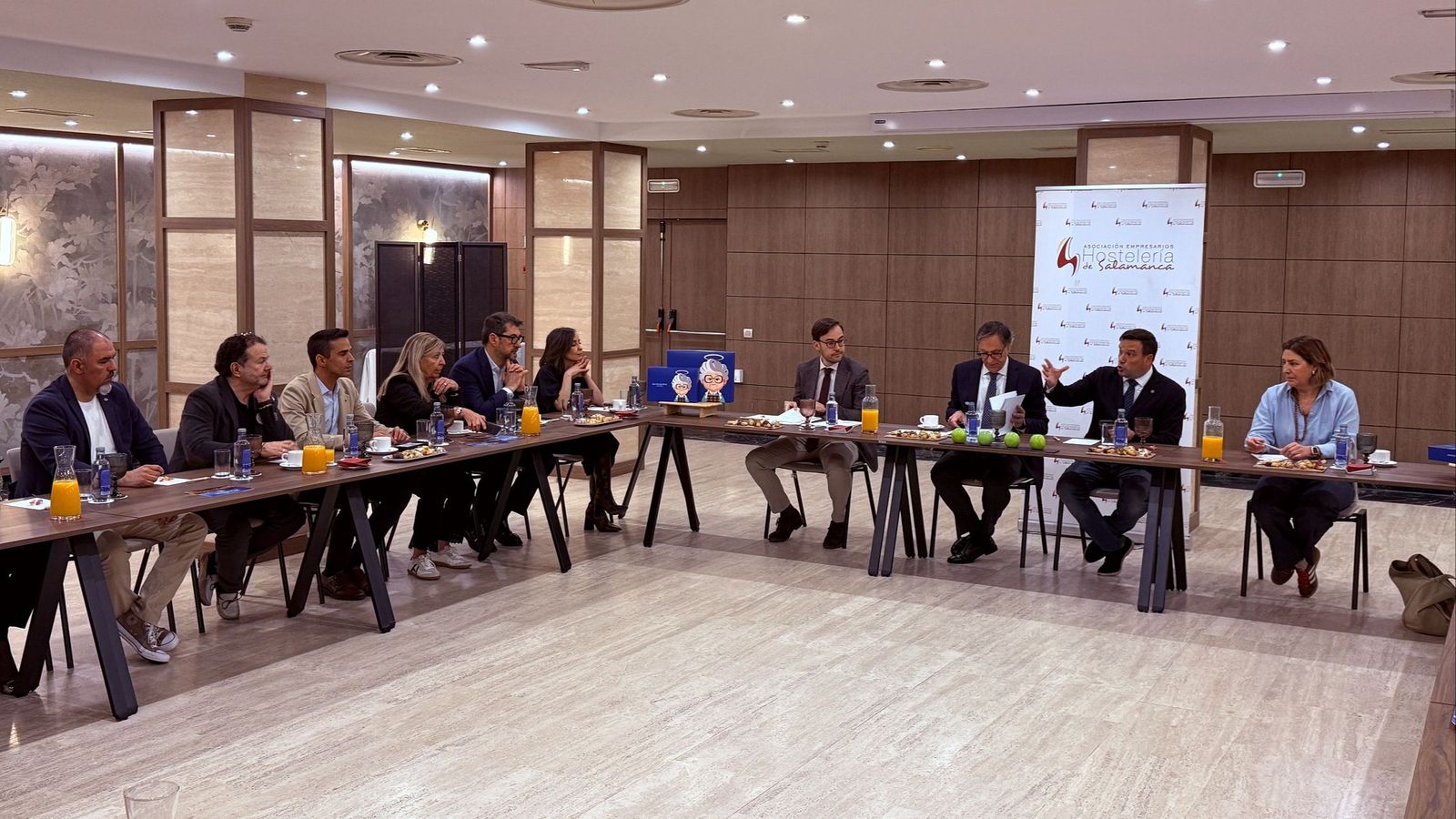 Reunión del sector hotelero y el Ayuntamiento de Salamanca