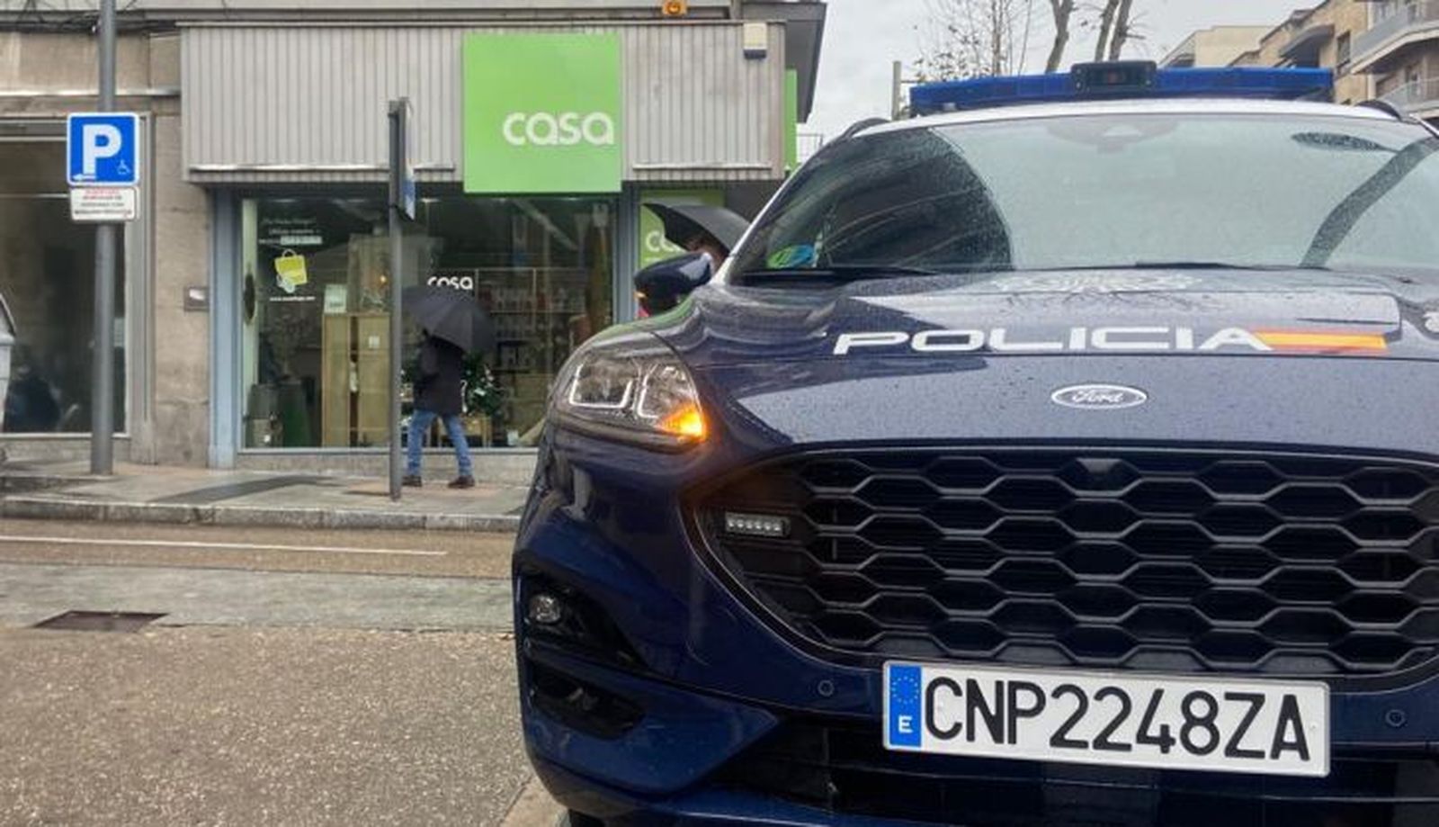 Policía Nacional en la avenida de Mirat