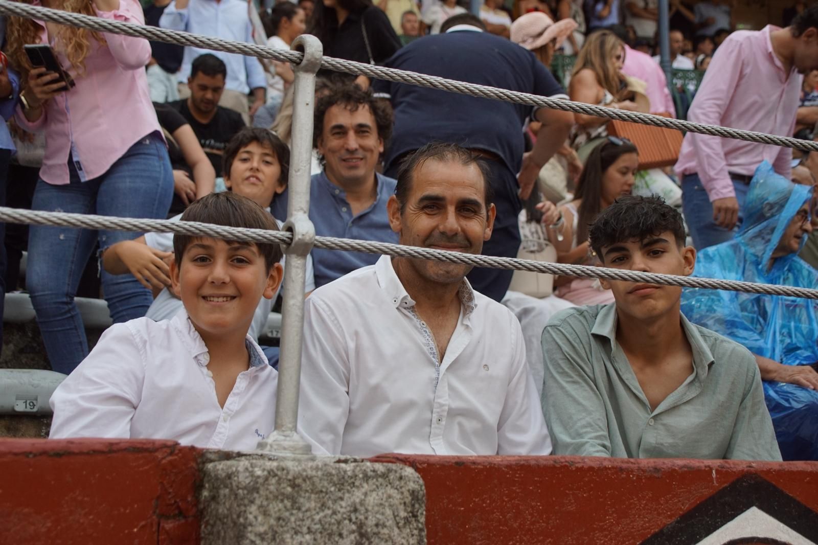 Expectación por ver los caballos de rejoneo en La Glorieta: imágenes del ambiente en los tendidos y en el patio de cuadrillas
