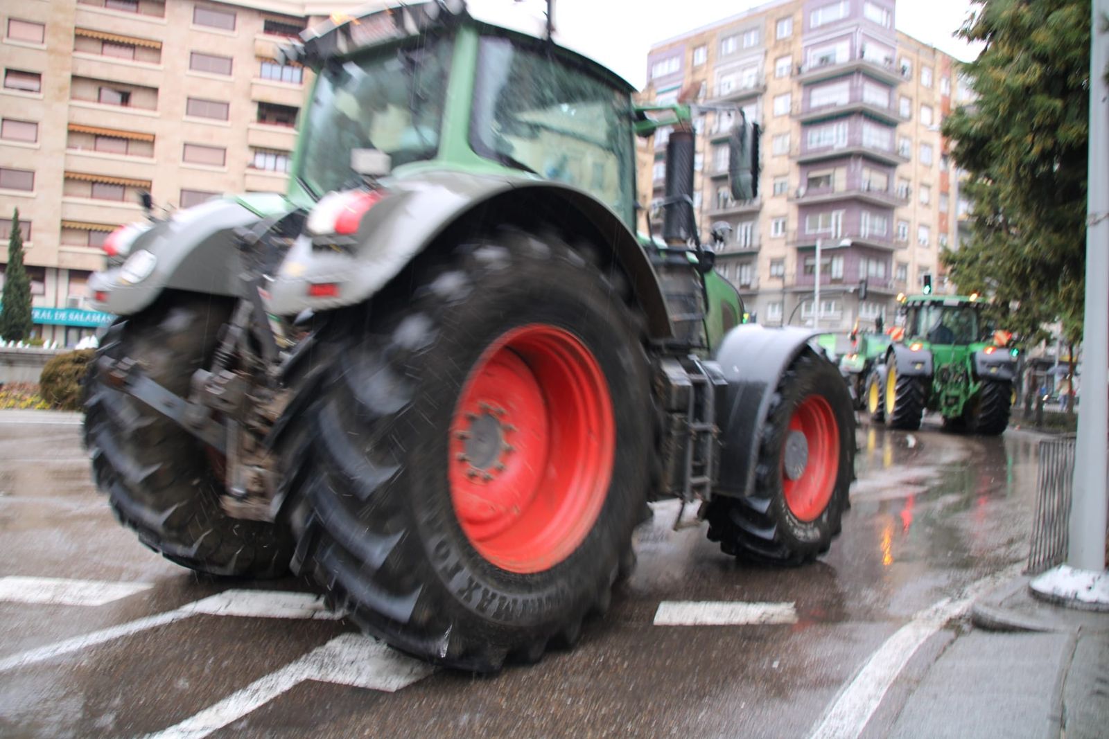 En imágenes la marcha con tractores y vehículos de campo en Salamanca en protesta contra Mercosur