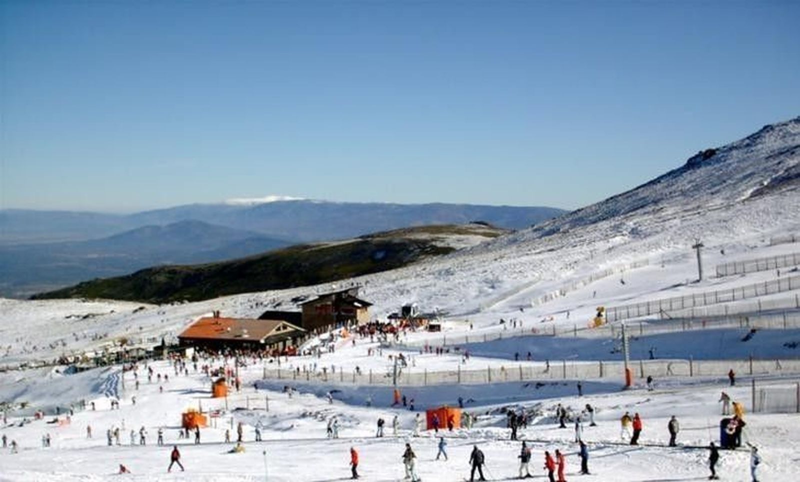 Las últimas nevadas prolongan la temporada de esquí hasta el 5 de mayo