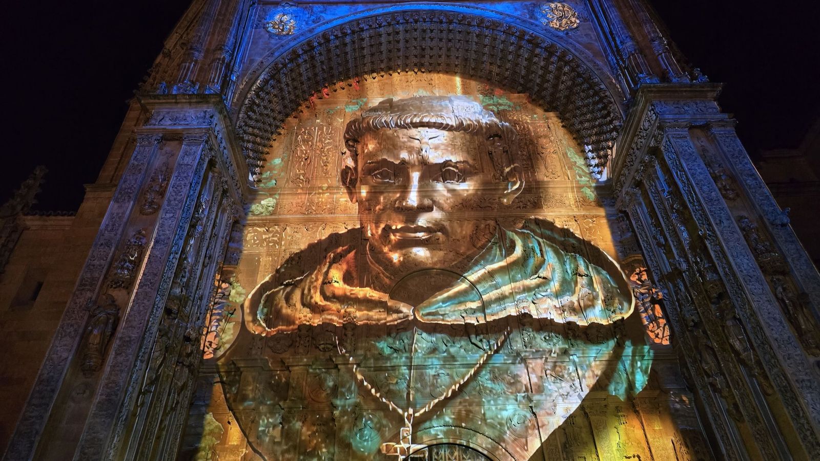 Videomapping en la fachada de la iglesia de San Esteban por la conmemoracion de el V Centenario de la Escuela de Salamanca