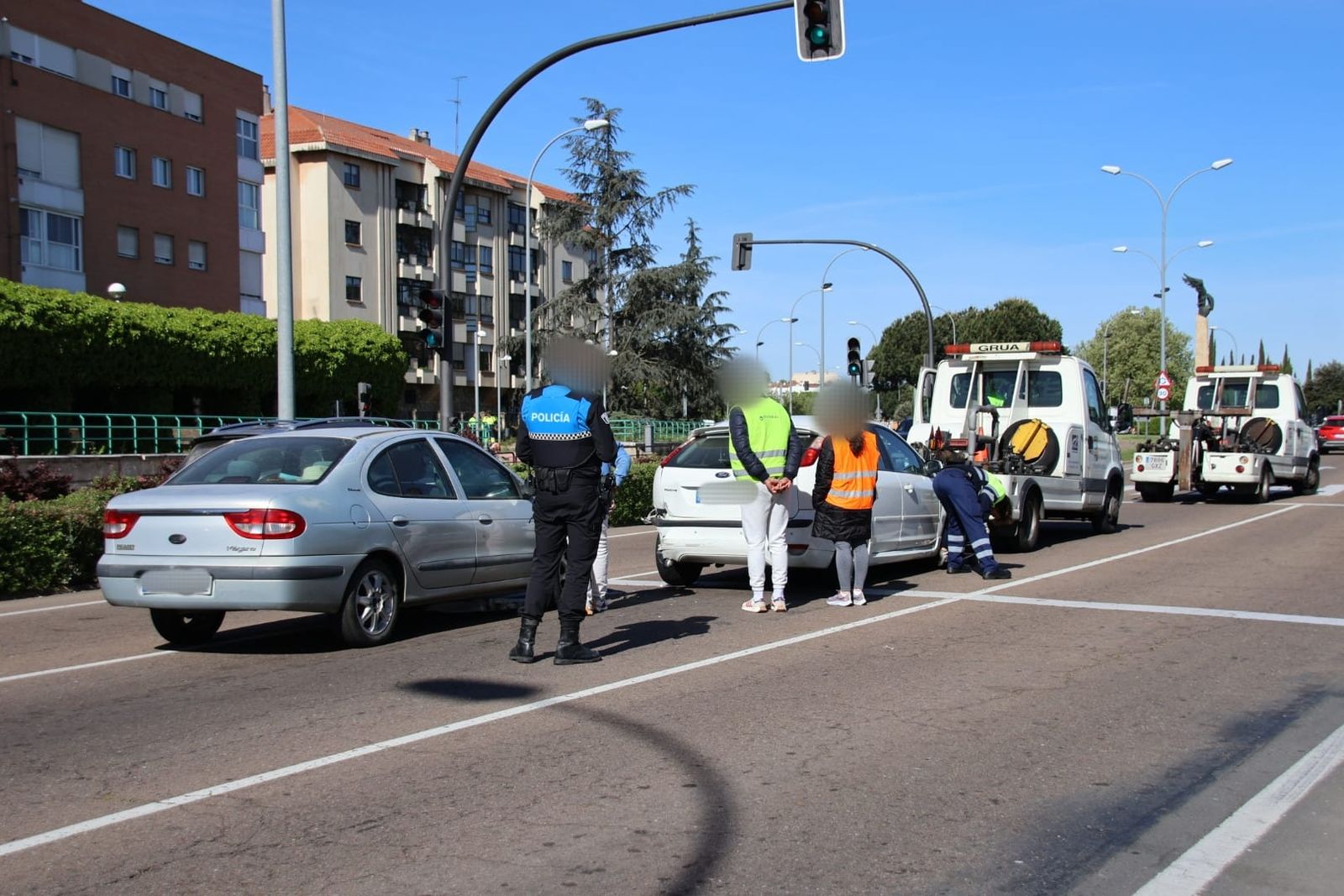 Herida una mujer de unos 70 años tras una colisión  en el puente Enrique Estevan