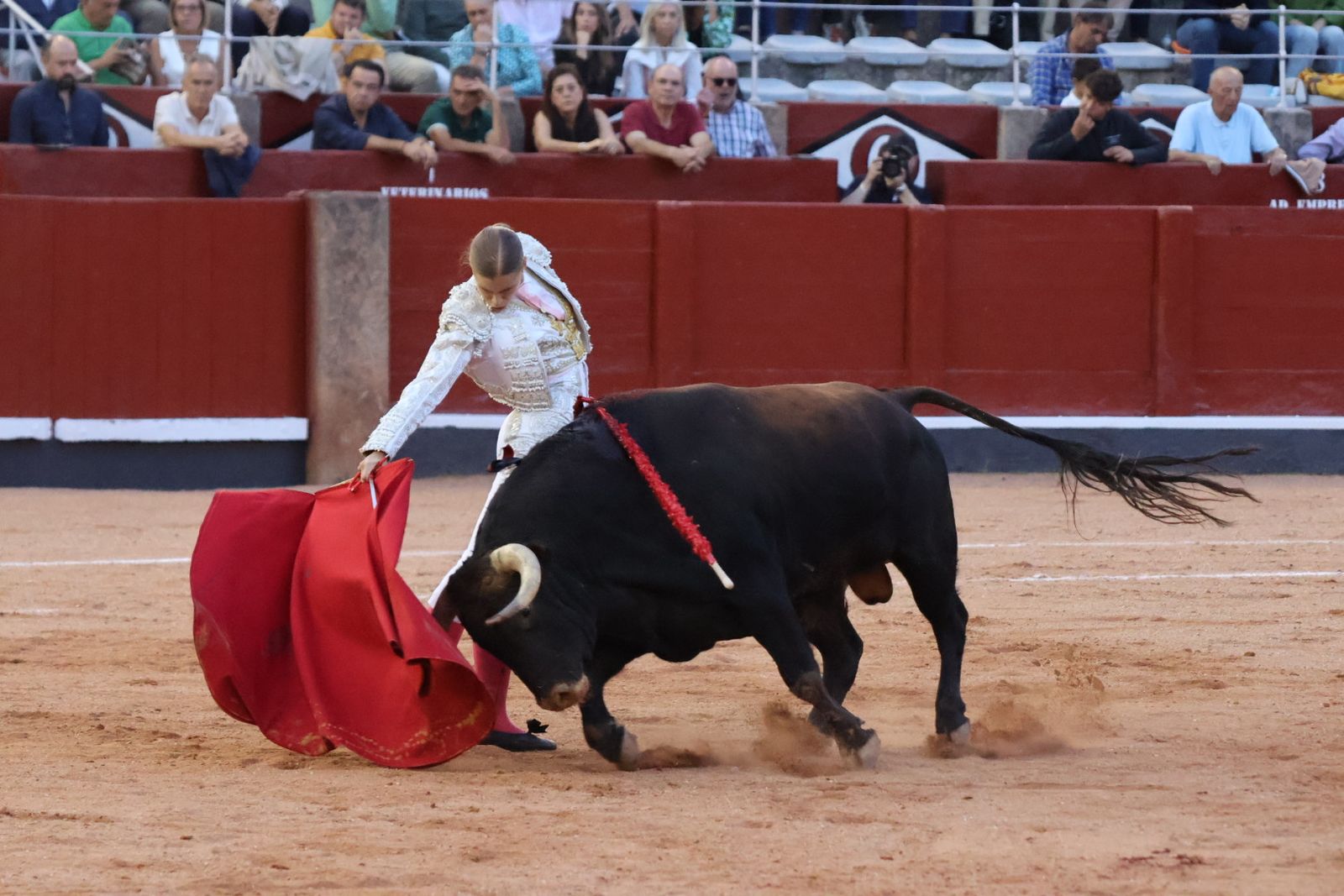 La Glorieta revive el aroma de la feria taurina con el primer festejo: Lea Vicens, Raquel Martín y Olga Casado