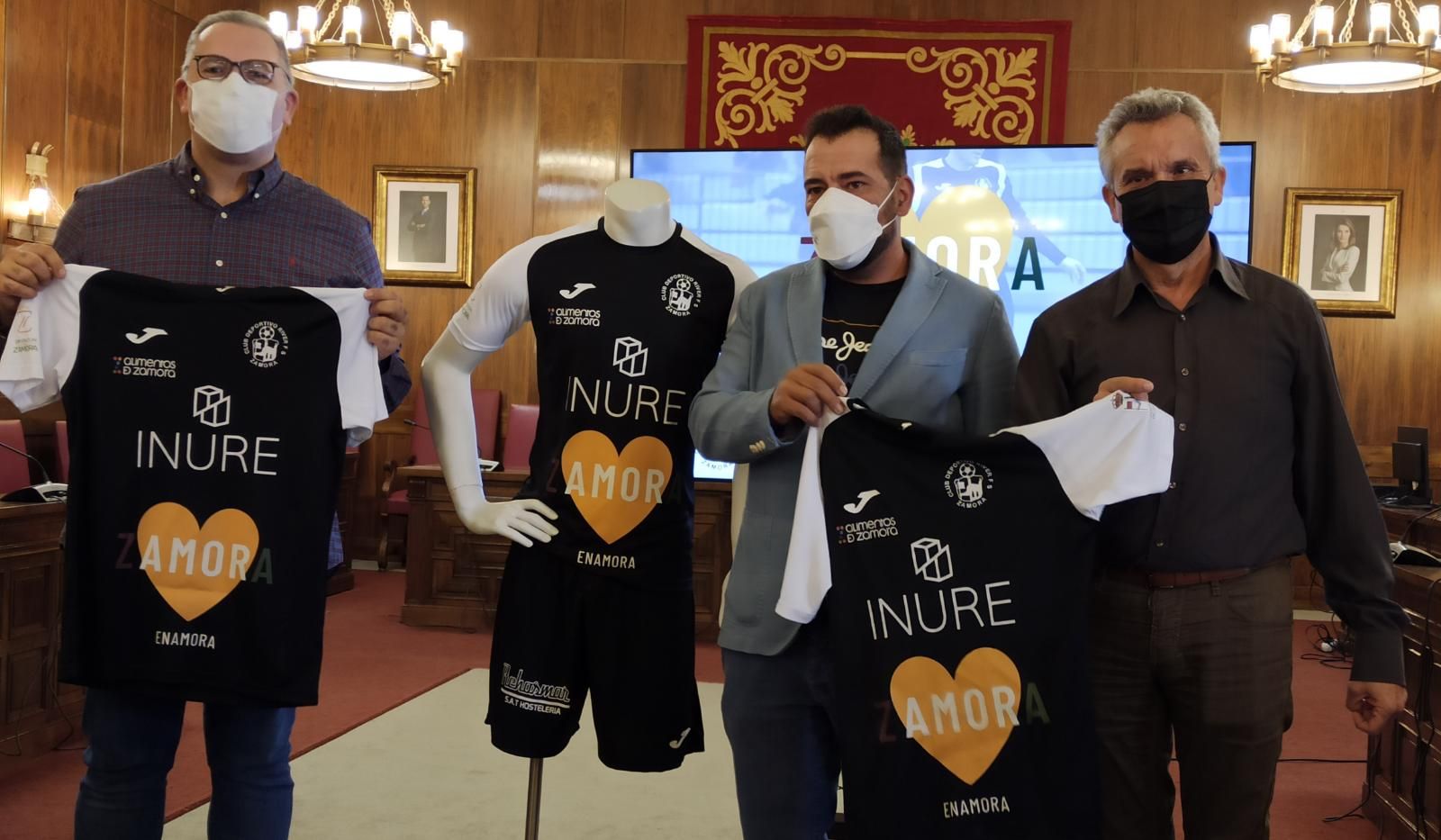 Un instante de la presentación del primer equipo del River