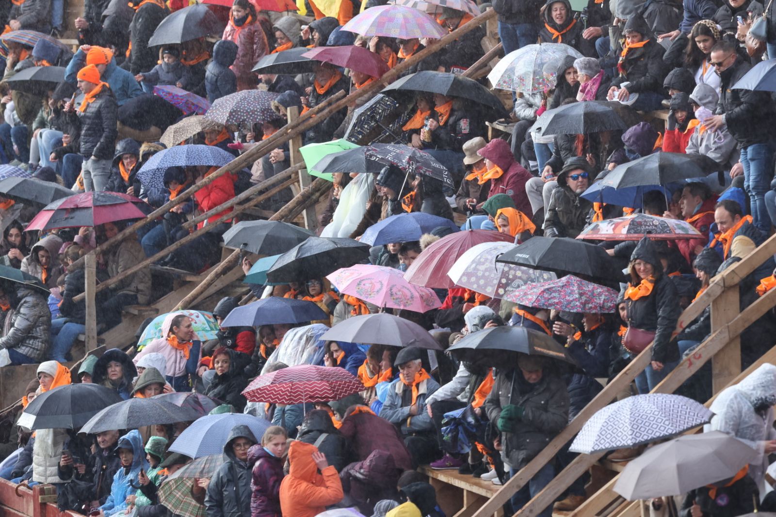Gran ambiente en el inicio del Carnaval del Toro 2026: el Campanazo en imágenes