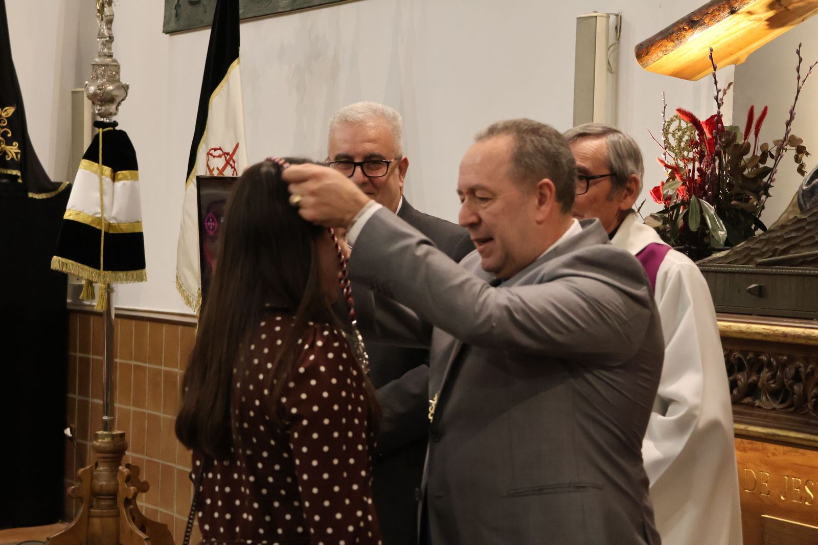 Entrada de nuevos hermanos de la Hermandad de Jesús en Su Tercera Caída (16).JPG