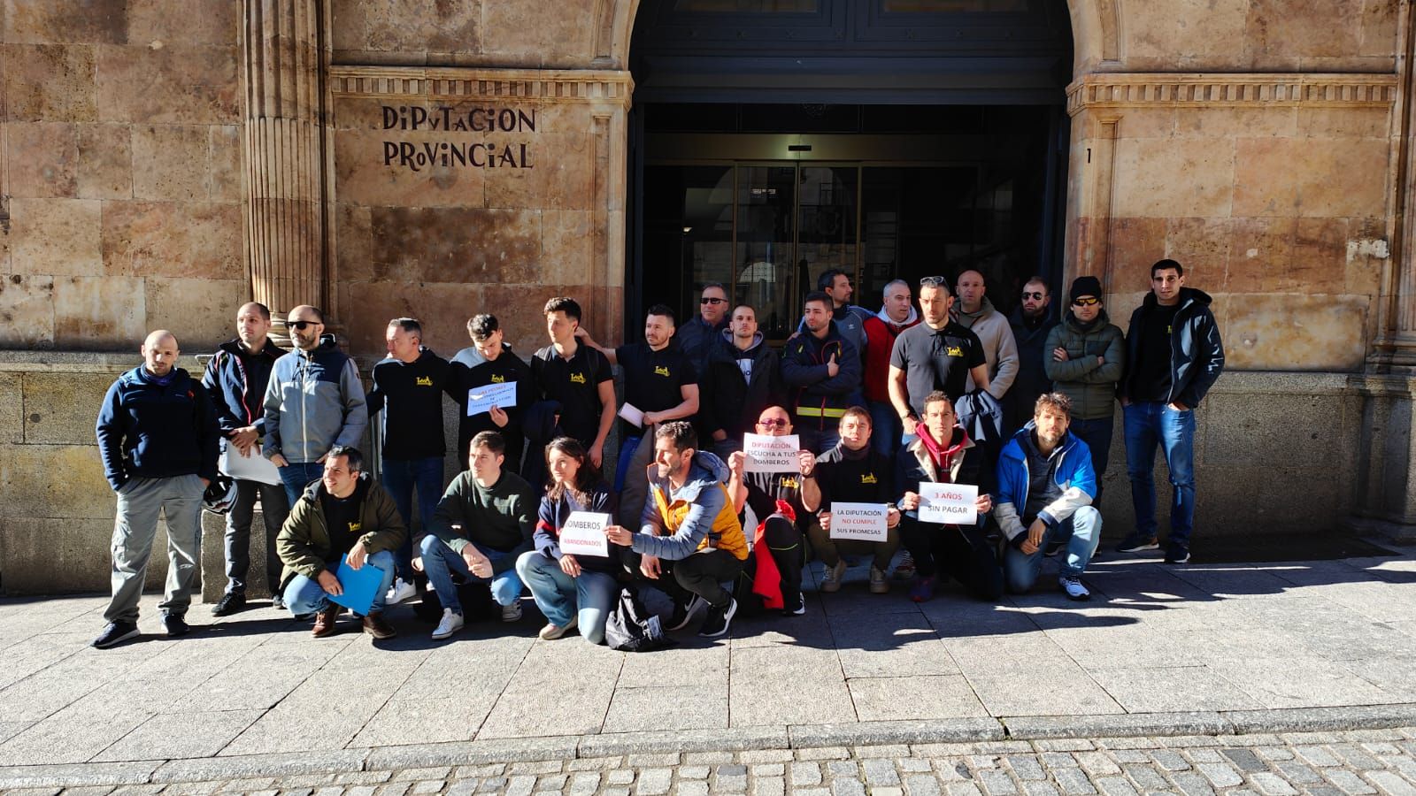 Bomberos de la Diputación de Salamanca a las puertas de la Diputación