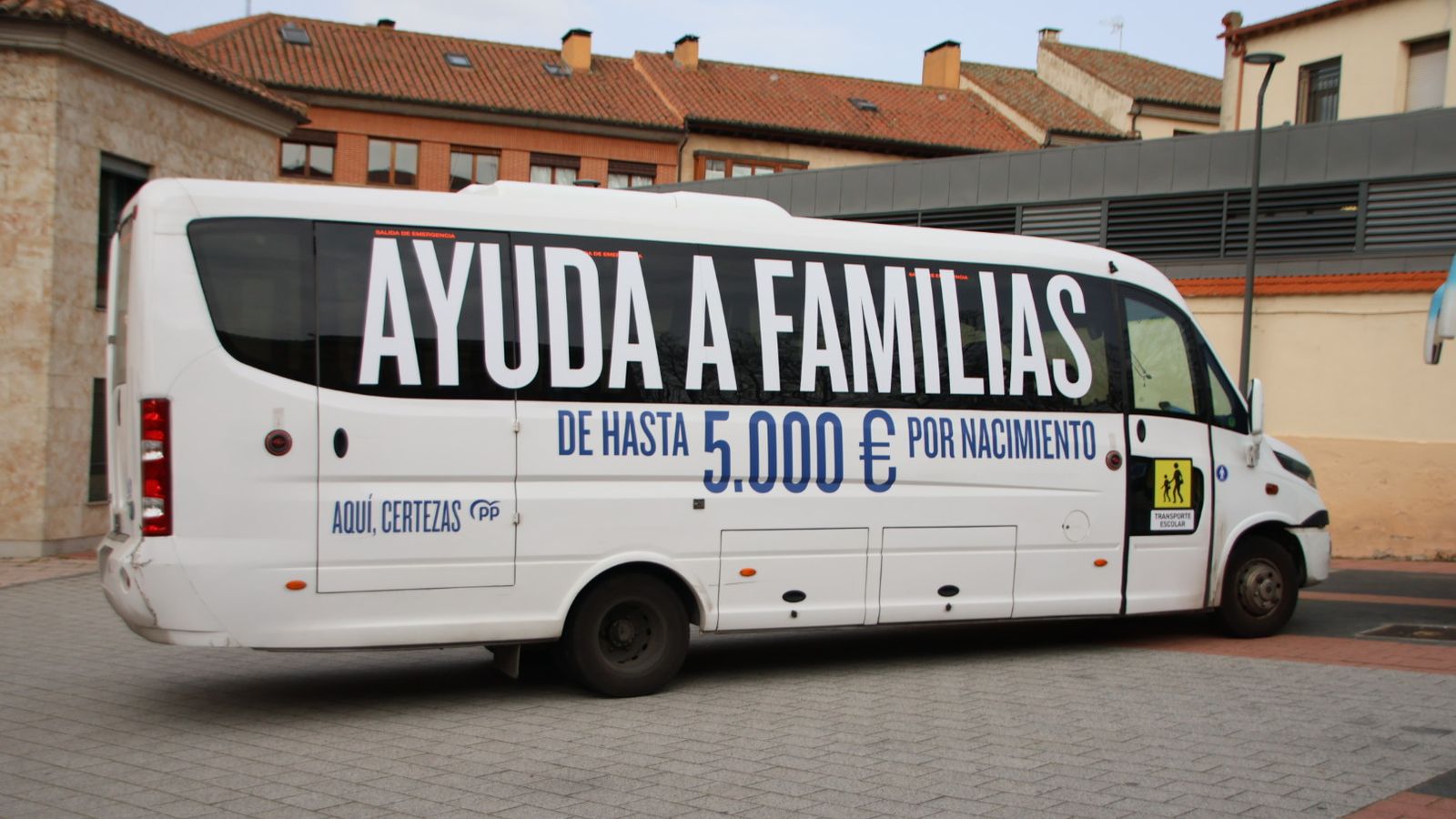 Mañueco presenta su caravana de vehículos en Salamanca