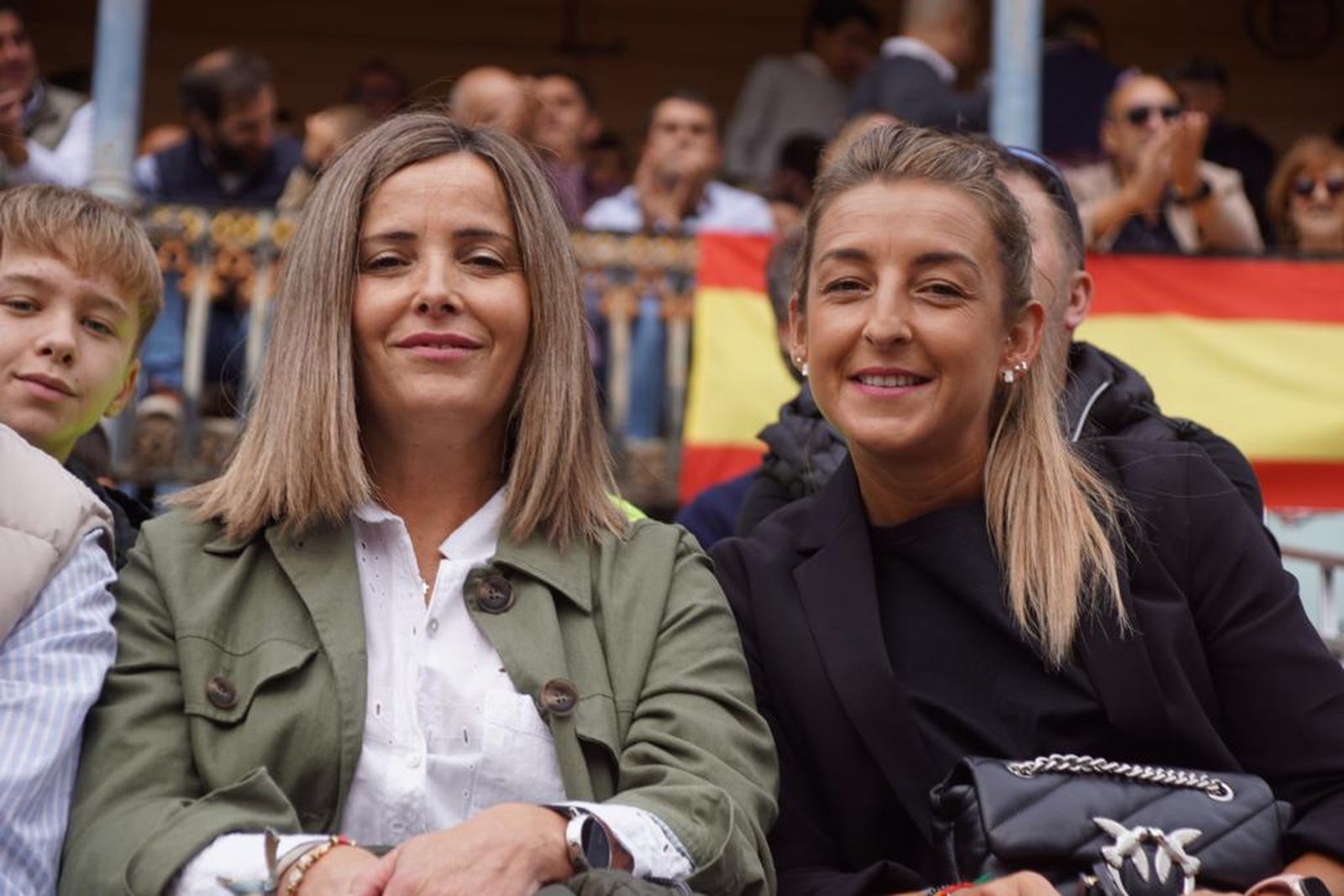 tendidos-de-la-glorieta-durante-la-corrida-de-garcia-y-olga-jimenez-35